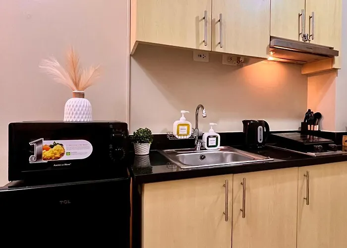 Solace 71 - Grass Residences Bed & Breakfast Manila